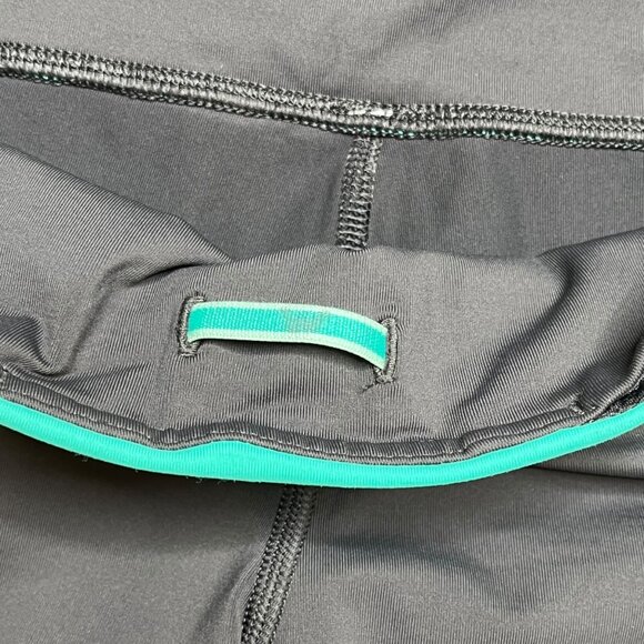 Lululemon Womens Athletic Capri Leggings Size 6 Black & Aqua Mid-Rise - Picture 5 of 6